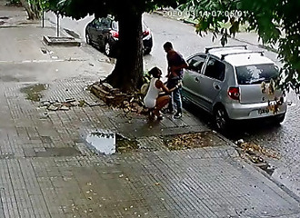 Sucked and robbed on the street