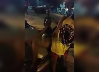 We know how to have a good time between neighbors in this street!