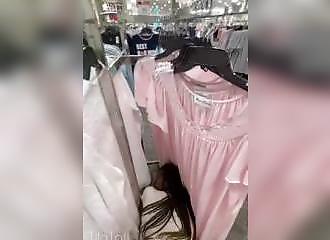 WTF: He fucks his girl in the middle of a clothing store