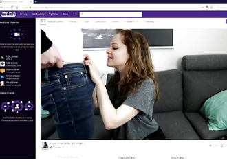 Elle oublie de couper la caméra !