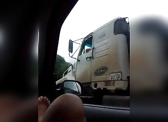 She shows her pussy in the car for the truckers
